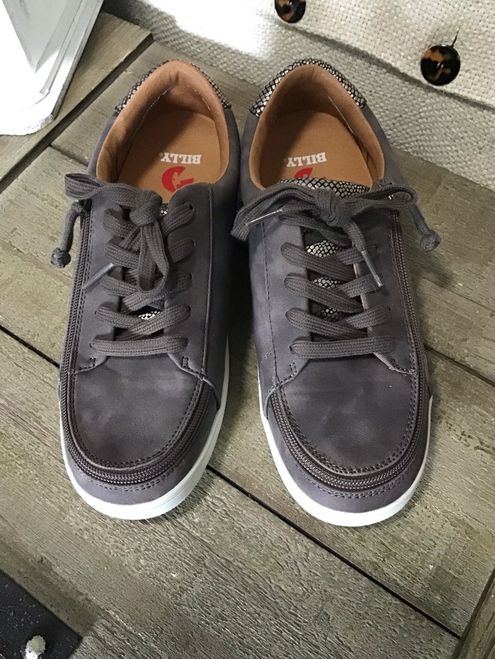 Billy women’s low top zip expresso adaptive sneaker.LNC